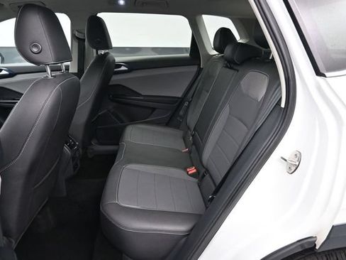 Used 2024 Volkswagen Taos SE FWD image 12