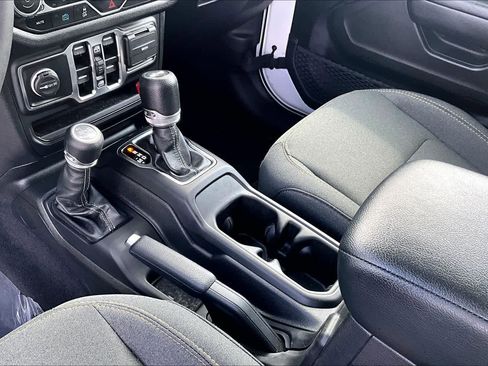 Used 2024 Jeep Wrangler Unlimited AWD/4WD image 17