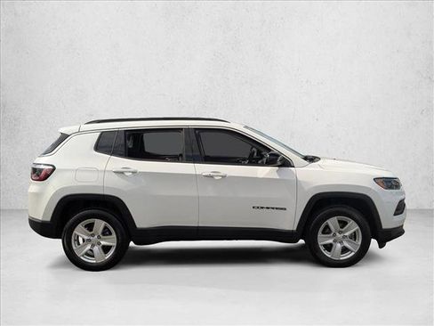 Used 2022 Jeep Compass Latitude image 4