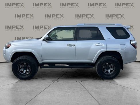 Used 2016 Toyota 4Runner SR5 image 2