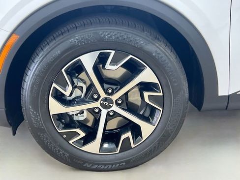 Certified 2023 Kia Sportage EX FWD image 32