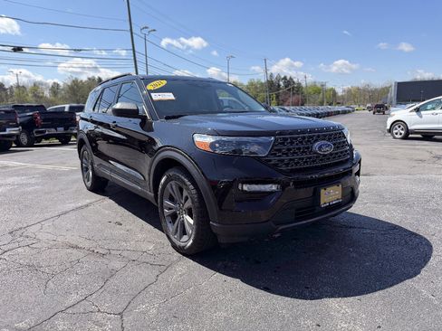 Certified 2021 Ford Explorer XLT w/ Equipment Group 202A AWD/4WD image 9