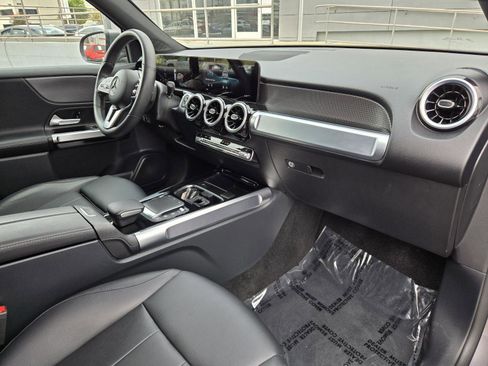 Used 2022 Mercedes-Benz GLB 250 4MATIC w/ Premium Package Lite image 30