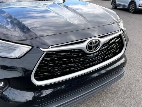 Used 2023 Toyota Highlander LE FWD image 34