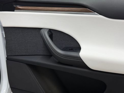 Used 2023 Tesla Model X image 44