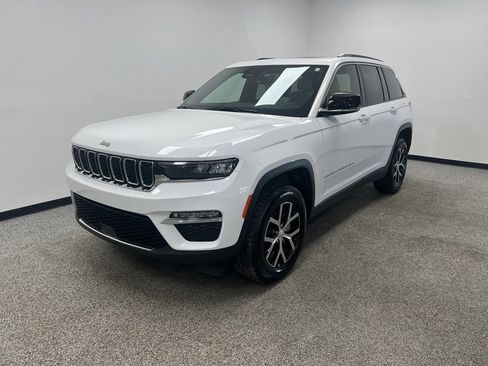 Used 2024 Jeep Grand Cherokee Limited image 16