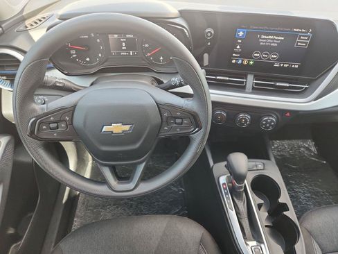 Used 2025 Chevrolet Trax LS FWD image 11