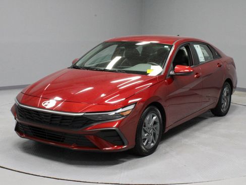 Used 2024 Hyundai Elantra SEL FWD image 7