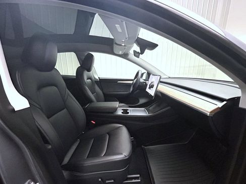 Used 2024 Tesla Model Y Performance image 15
