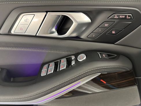 Used 2026 BMW X7 xDrive40i w/ Premium Package image 13