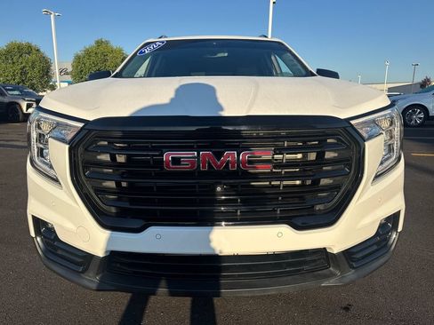 Used 2024 GMC Terrain SLT w/ Infotainment Package II AWD/4WD image 11