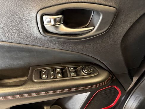 Used 2019 Jeep Compass Trailhawk w/ Cold Weather Group AWD/4WD image 20