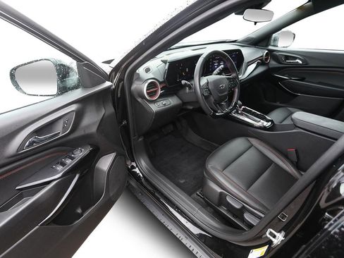 Used 2024 Chevrolet Trax RS w/ Driver Confidence Package image 11