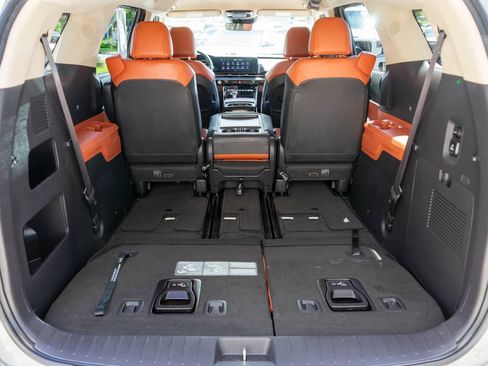 Certified 2024 Kia Carnival SX FWD image 34