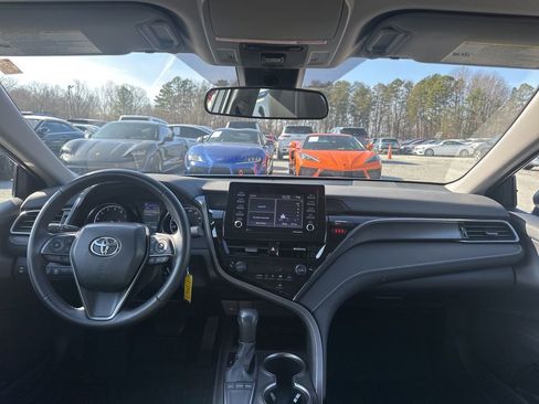 Used 2023 Toyota Camry SE image 12