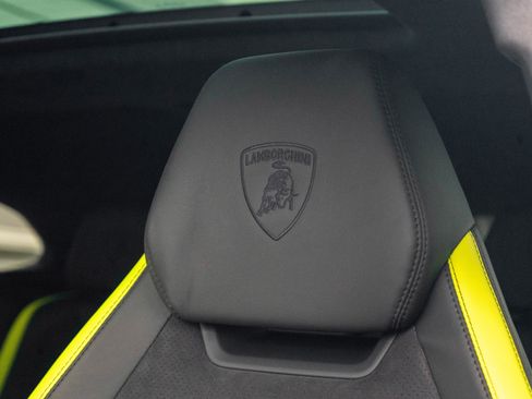 Used 2021 Lamborghini Urus AWD/4WD image 10
