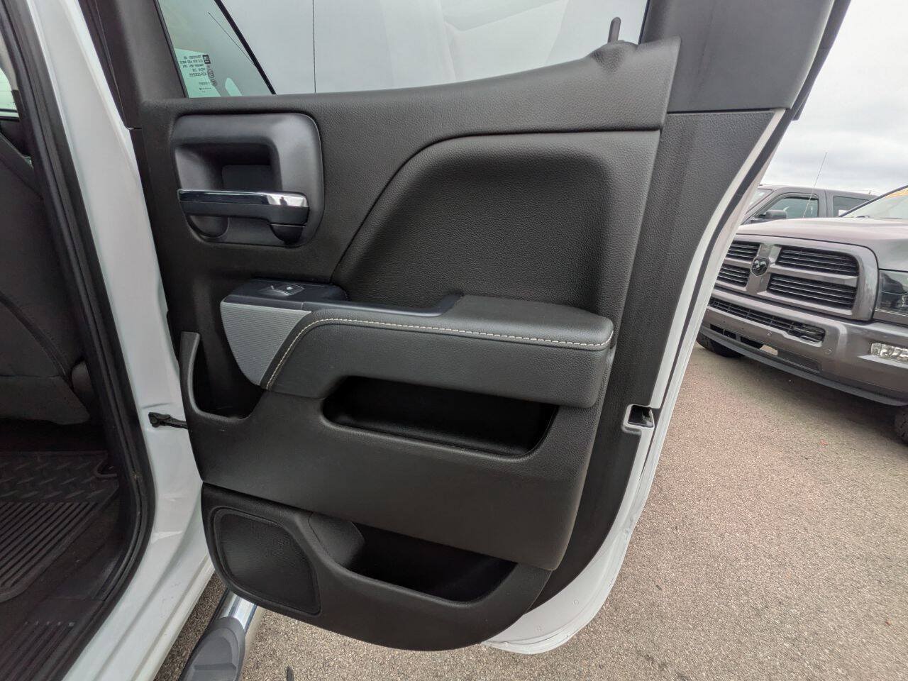 Used 2018 Chevrolet Silverado 1500 LT w/ All Star Edition AWD/4WD image 30