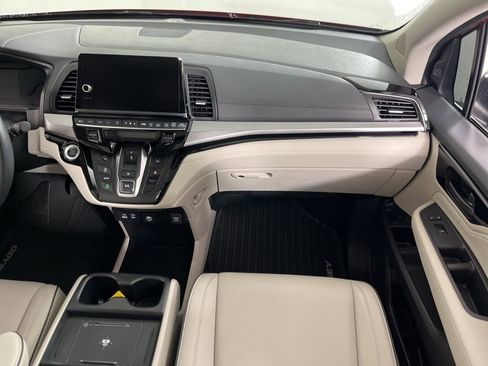 Certified 2025 Honda Odyssey Touring image 17