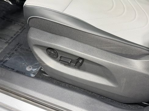 Used 2026 Volkswagen Tiguan SE FWD image 41