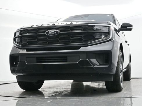 Used 2025 Ford Expedition Platinum w/ Stealth Performance Package image 58