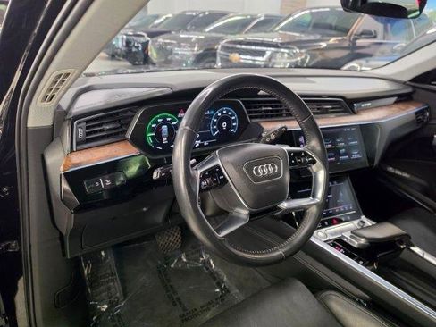 Used 2019 Audi e-tron Prestige w/ Prestige Package AWD/4WD image 7