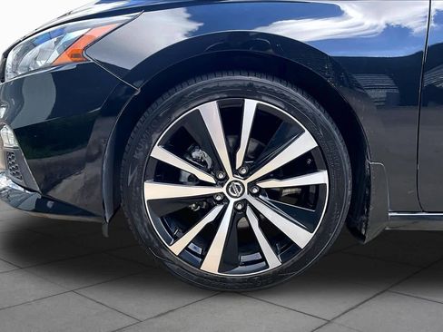 Used 2021 Nissan Altima 2.5 SR FWD image 11