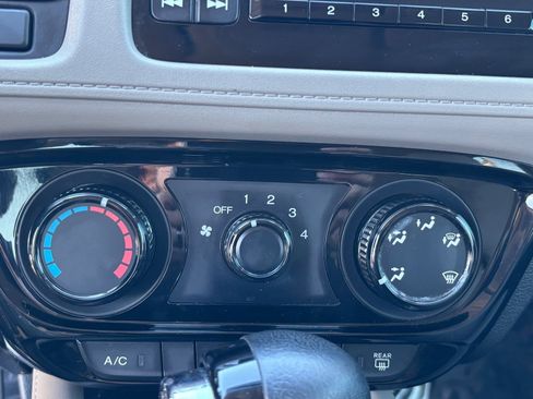 Certified 2020 Honda HR-V LX image 27