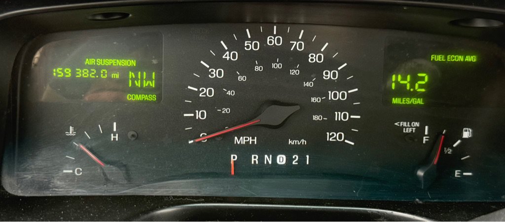 Used 1999 Lincoln Town Car Signature RWD image 12