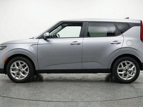 Used 2025 Kia Soul LX w/ LX Technology Package FWD image 5