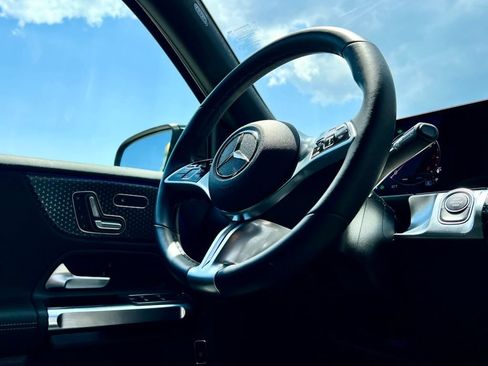 Certified 2025 Mercedes-Benz GLB 250 4MATIC image 17