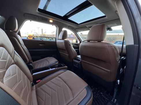 Used 2024 Nissan Pathfinder Platinum w/ Lighting Package (N93) image 29