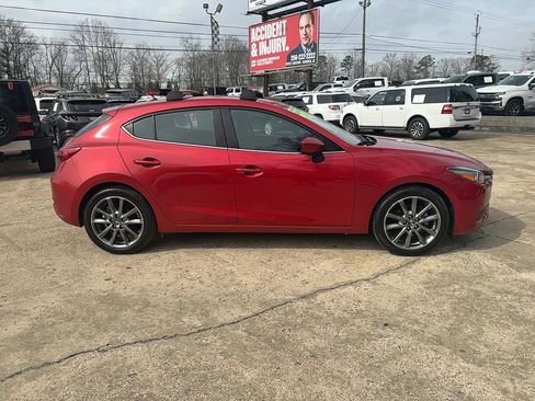 Used 2018 MAZDA MAZDA3 Touring image 4