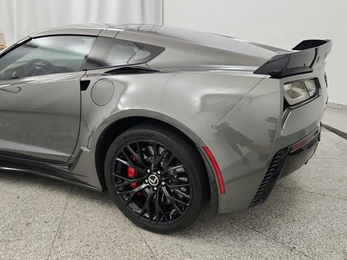 Used 2015 Chevrolet Corvette Z06 w/ 3LZ Preferred Equipment Group RWD image 17