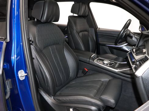 Used 2025 BMW X7 M60i image 32