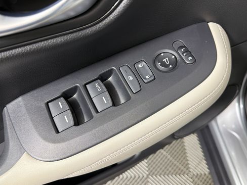 Used 2025 Honda HR-V LX image 20