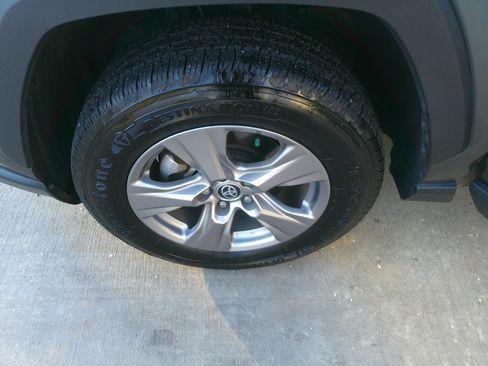 Used 2022 Toyota RAV4 XLE image 16