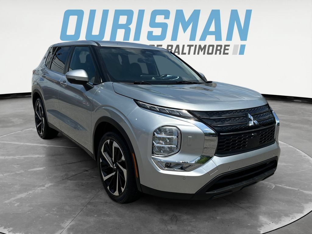 Used 2024 Mitsubishi Outlander SE Black Edition FWD image 1
