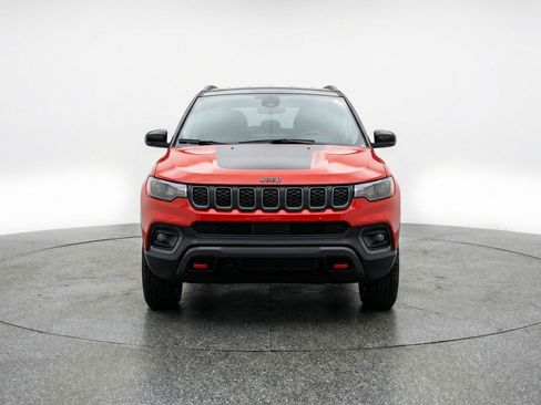 Used 2025 Jeep Compass Trailhawk AWD/4WD image 2