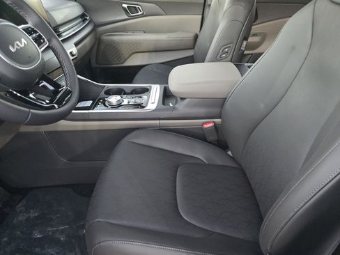 New 2026 Kia Carnival EX image 7