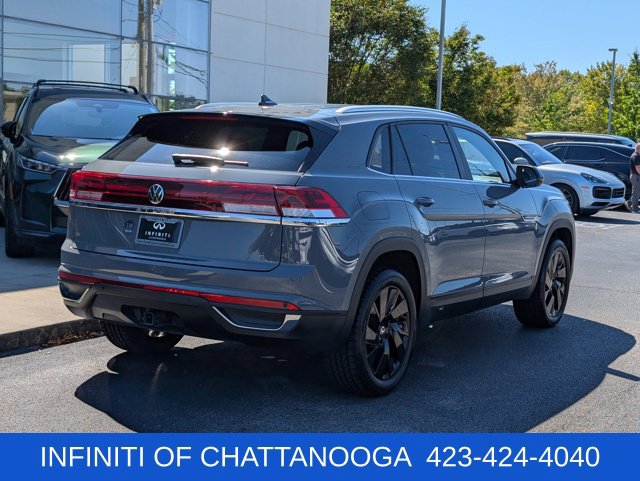 Used 2024 Volkswagen Atlas Cross Sport SE w/ Black Wheel Package FWD image 7