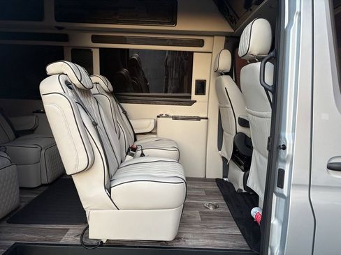 Used 2024 Mercedes-Benz Sprinter 3500 image 32