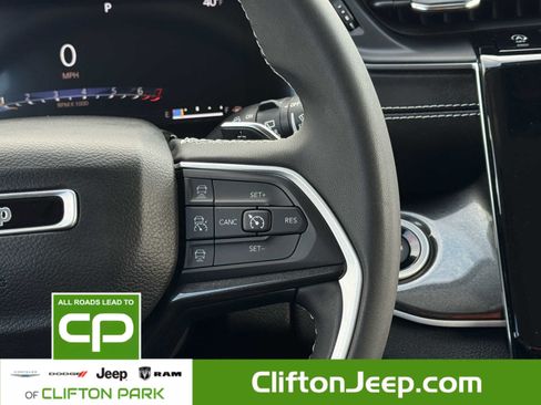Used 2023 Jeep Grand Cherokee Laredo image 24