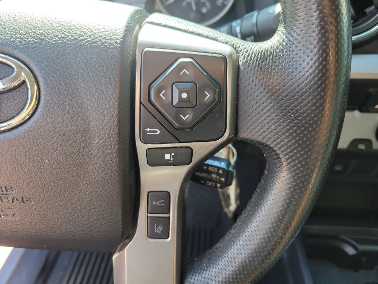 Used 2021 Toyota Tacoma SR5 RWD image 20