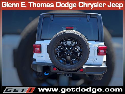 Used 2023 Jeep Wrangler Unlimited Sahara w/ Cold Weather Group AWD/4WD image 8