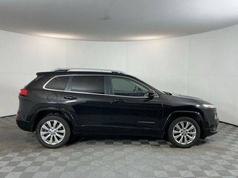 Used 2017 Jeep Cherokee Overland w/ Technology Group image 4