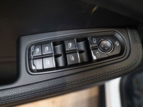 Certified 2026 Porsche Macan AWD/4WD image 18