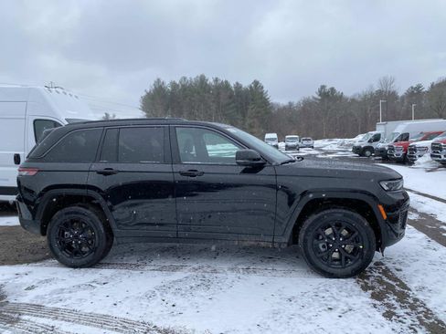 New 2026 Jeep Grand Cherokee Altitude image 2