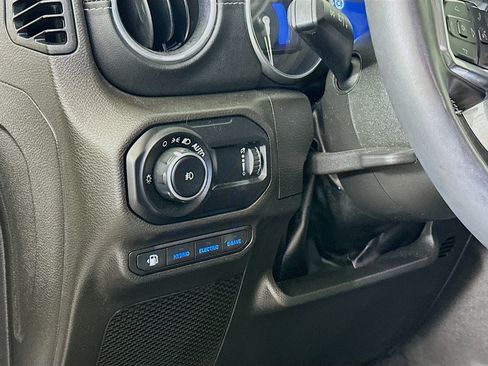 Used 2023 Jeep Wrangler Unlimited Sahara w/ Cold Weather Group AWD/4WD image 16