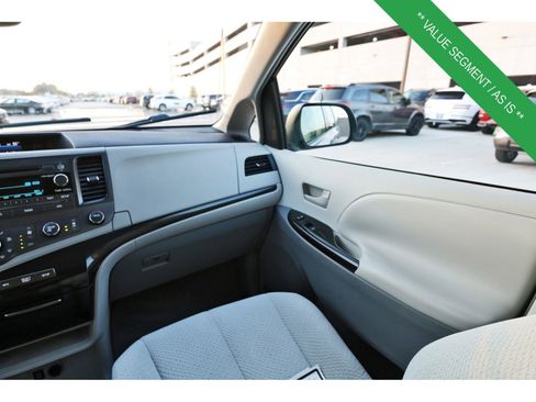 Used 2011 Toyota Sienna LE image 12