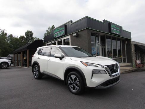 Used 2021 Nissan Rogue SV FWD image 2